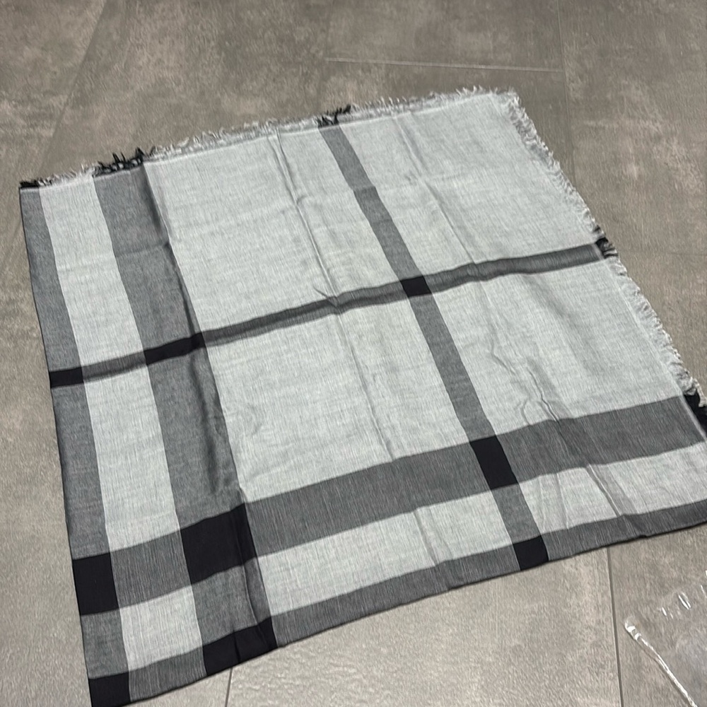 BNWT Authentic Burberry Scarf
